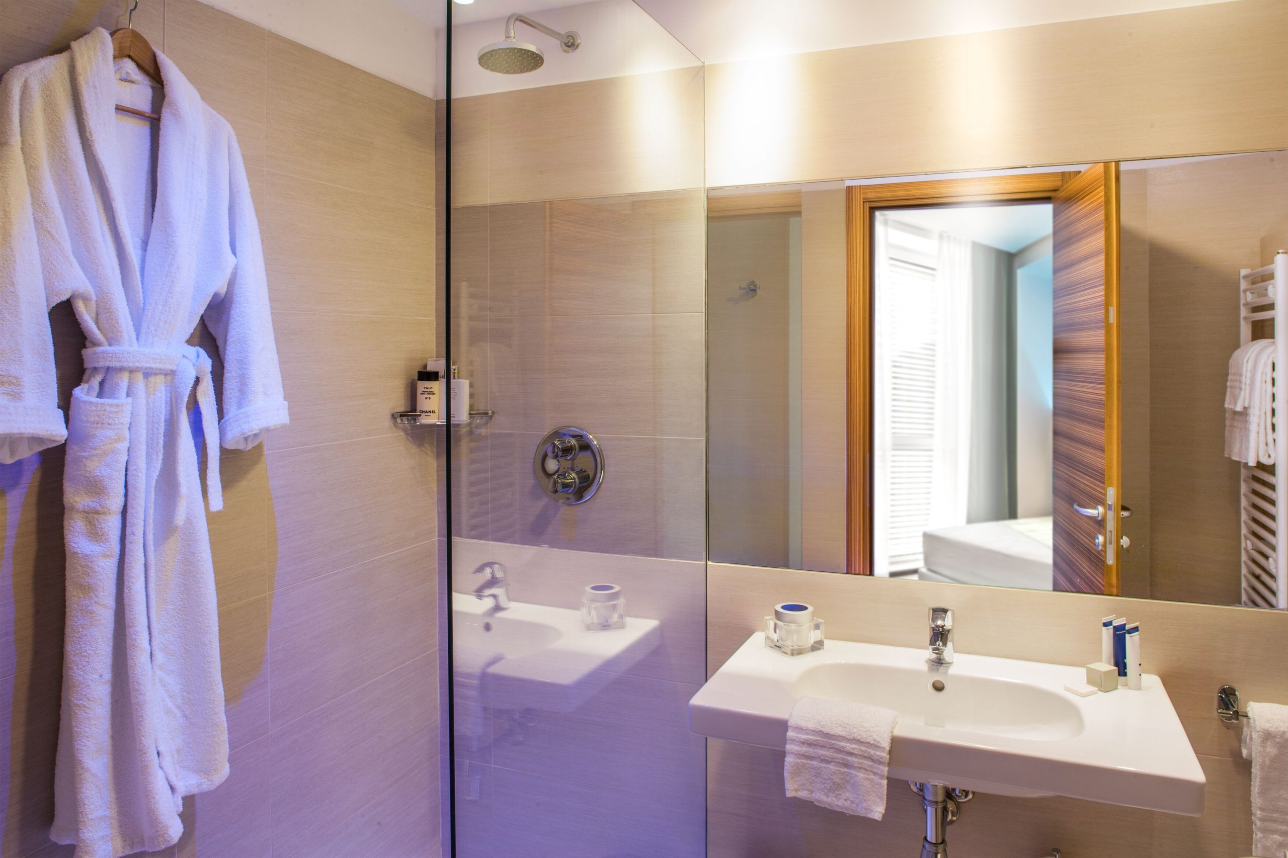 Bagno doccia business hotel milano viaggi d'affari