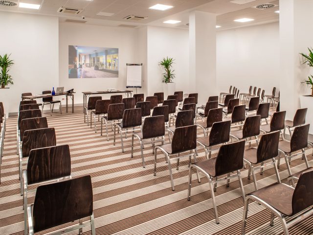 sala-conferenze_15422035168_o